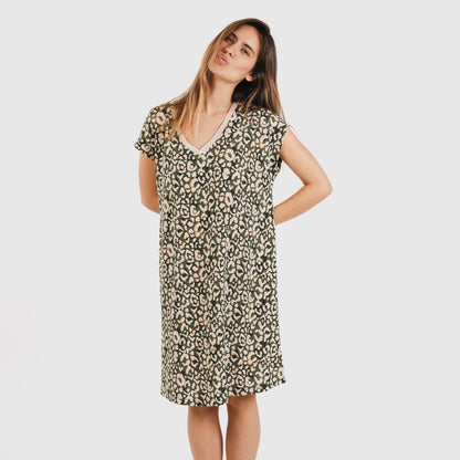 Vestido curto Milina verde-caça em crepe com mangas fluidas.