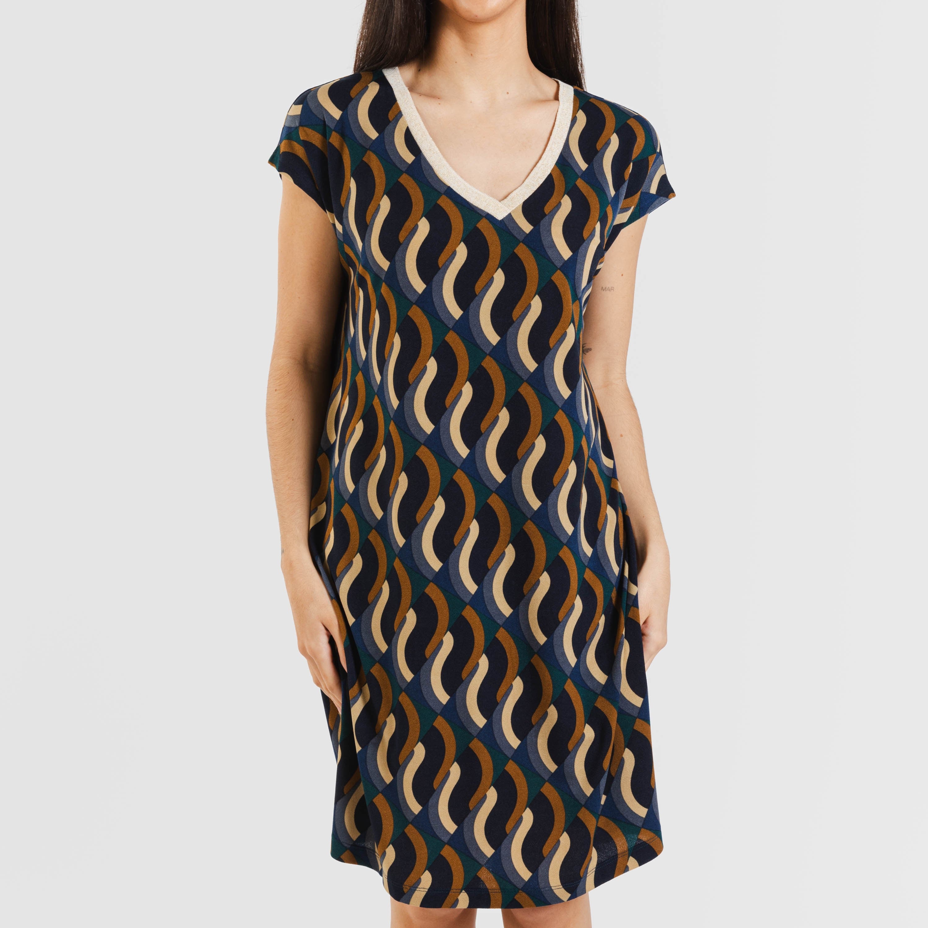 Vestido curto Roser em crepe com mangas fluidas