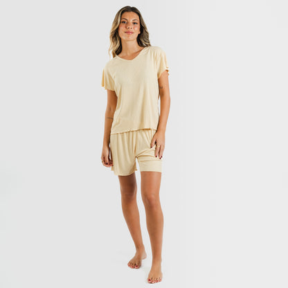 Pijama feminino de manga curta em tecido canelado de viscose liso.