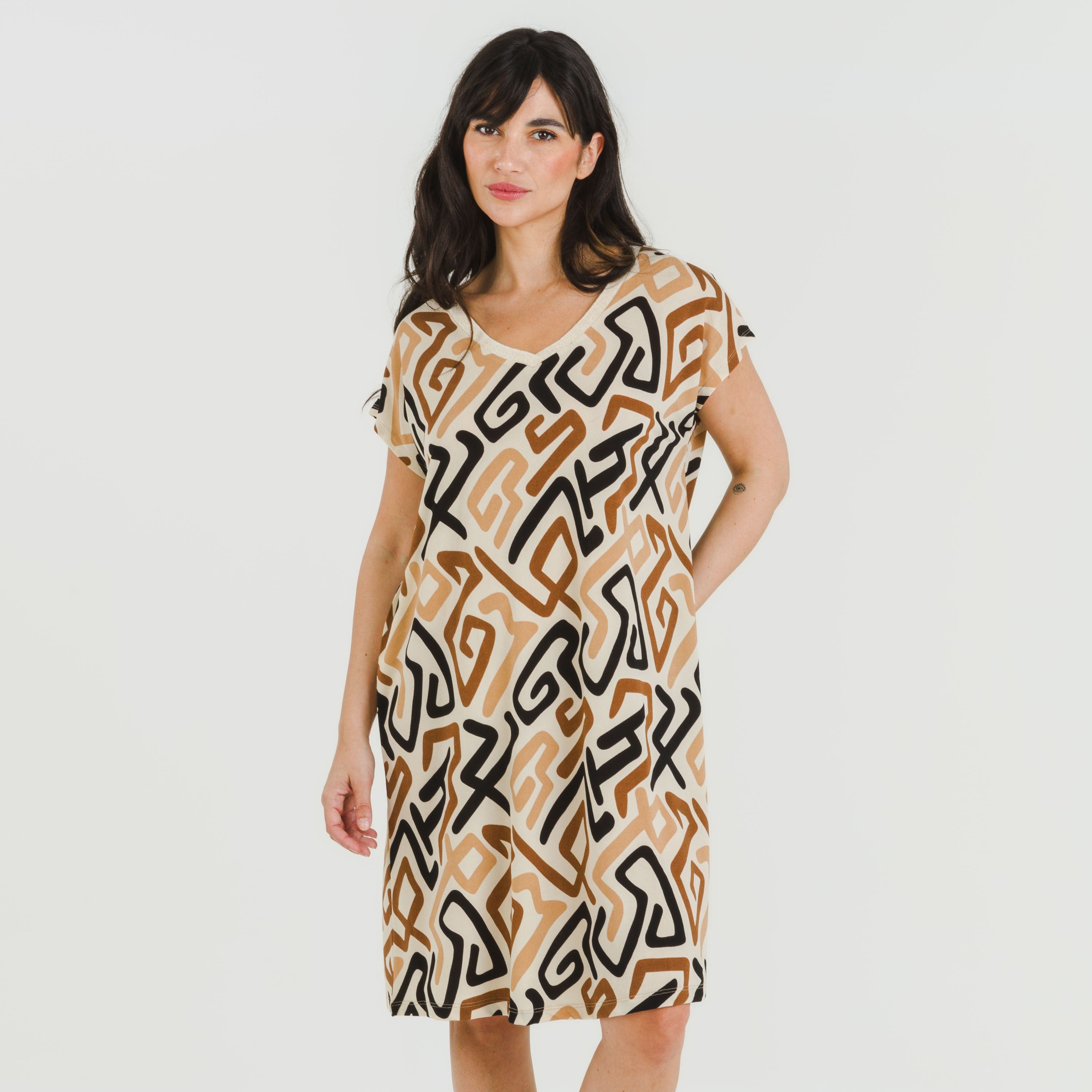 Vestido Domeka marrom crepe com mangas fluidas - preto