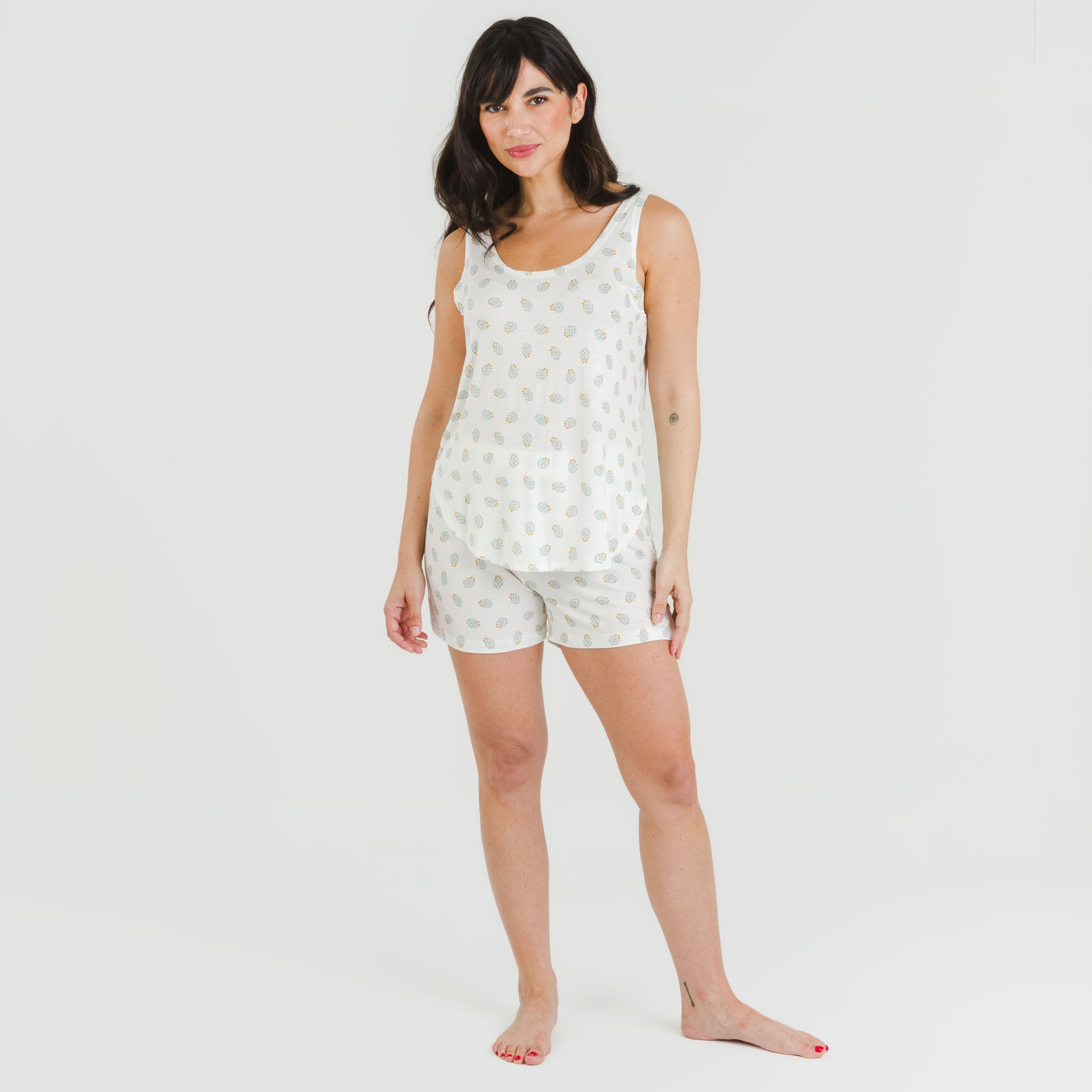 Pijama feminino Tiffany em viscose verde-primavera com alças.