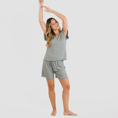 Pijama feminino de manga curta em tecido canelado de viscose liso.