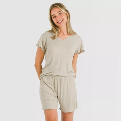 Pijama feminino de manga curta em tecido canelado de viscose liso.