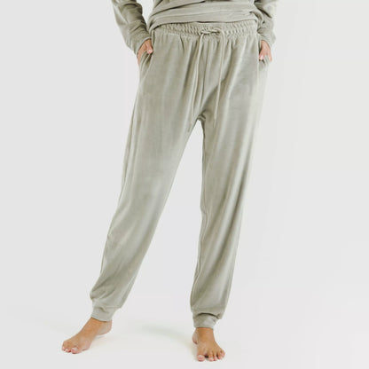 Pijama comprido de veludo liso