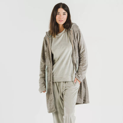 Robe de veludo Devoré liso com capuz.