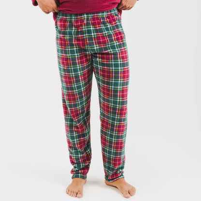Pijama masculino de lã coral com brincos de argola bordô.
