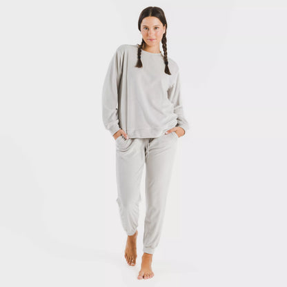 Pijama comprido de veludo liso