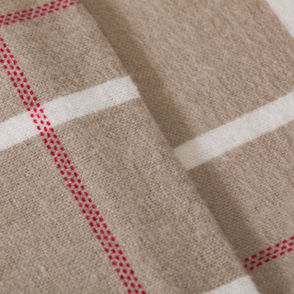 Jogo de lençóis de flanela, xadrez em tons de camelo e taupe.