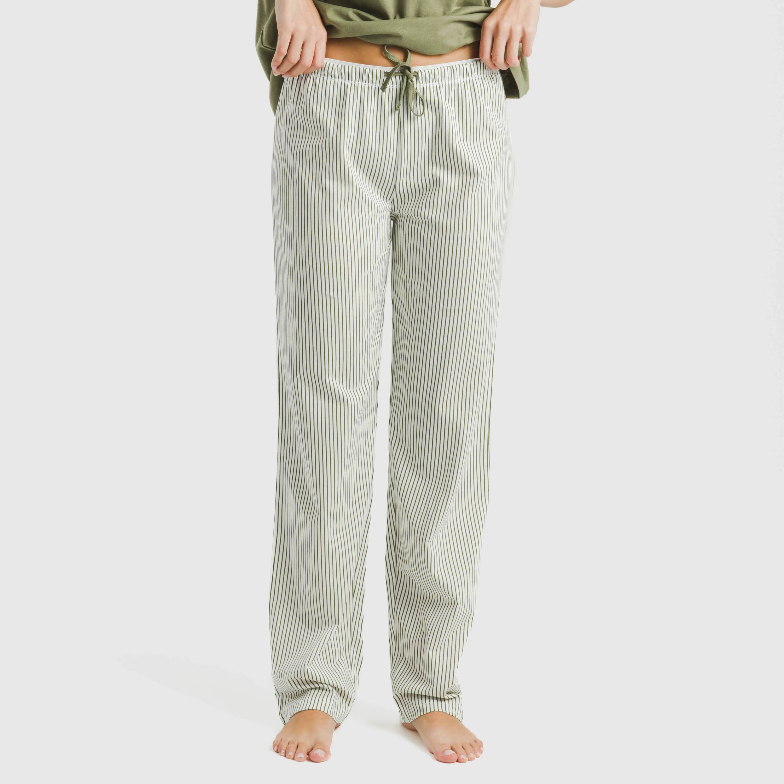 Pijama feminino longo de algodão com mangas largas, estampa listrada moçárabe, verde