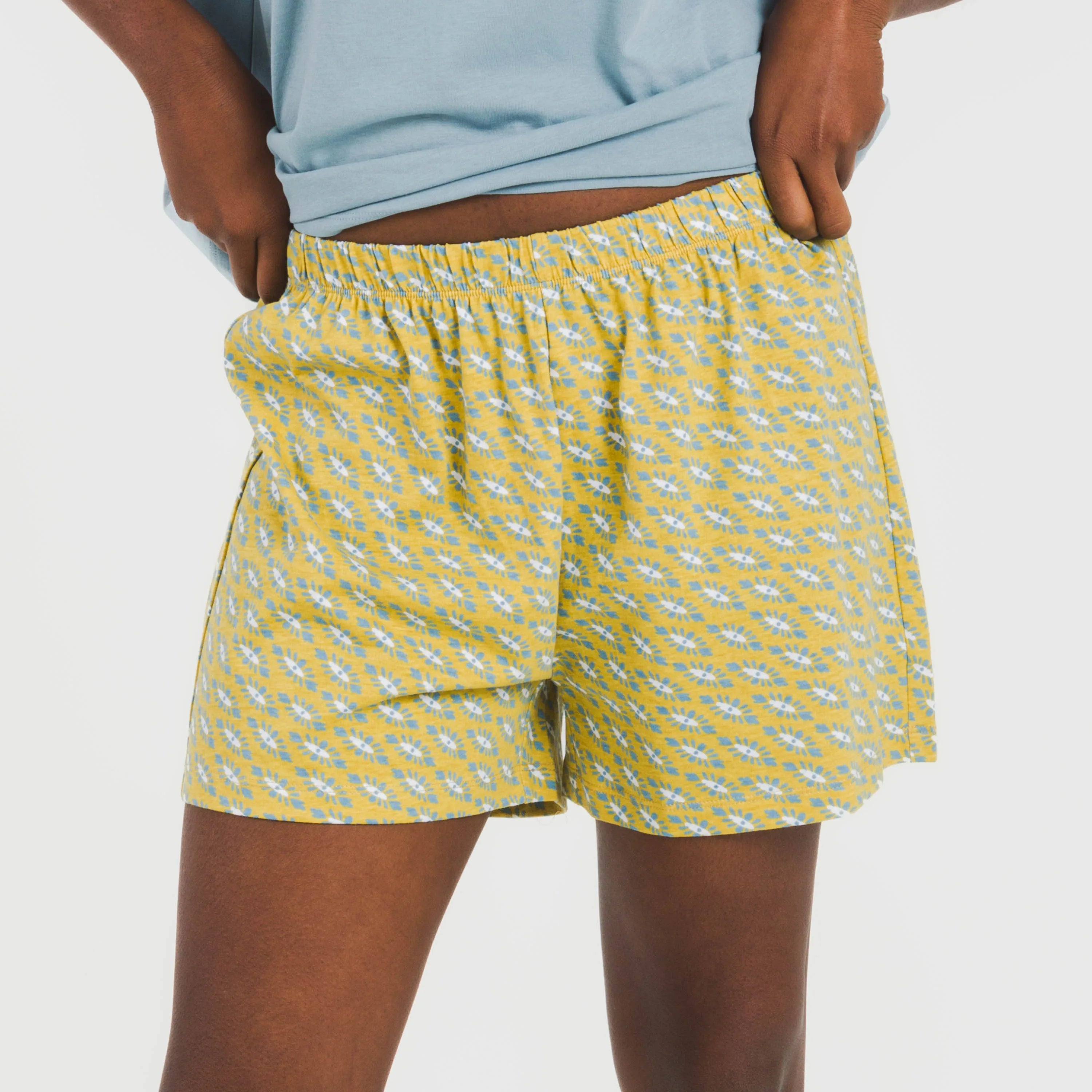 Pijama feminino Sisena de algodão com mangas curtas na cor azul-turquesa.