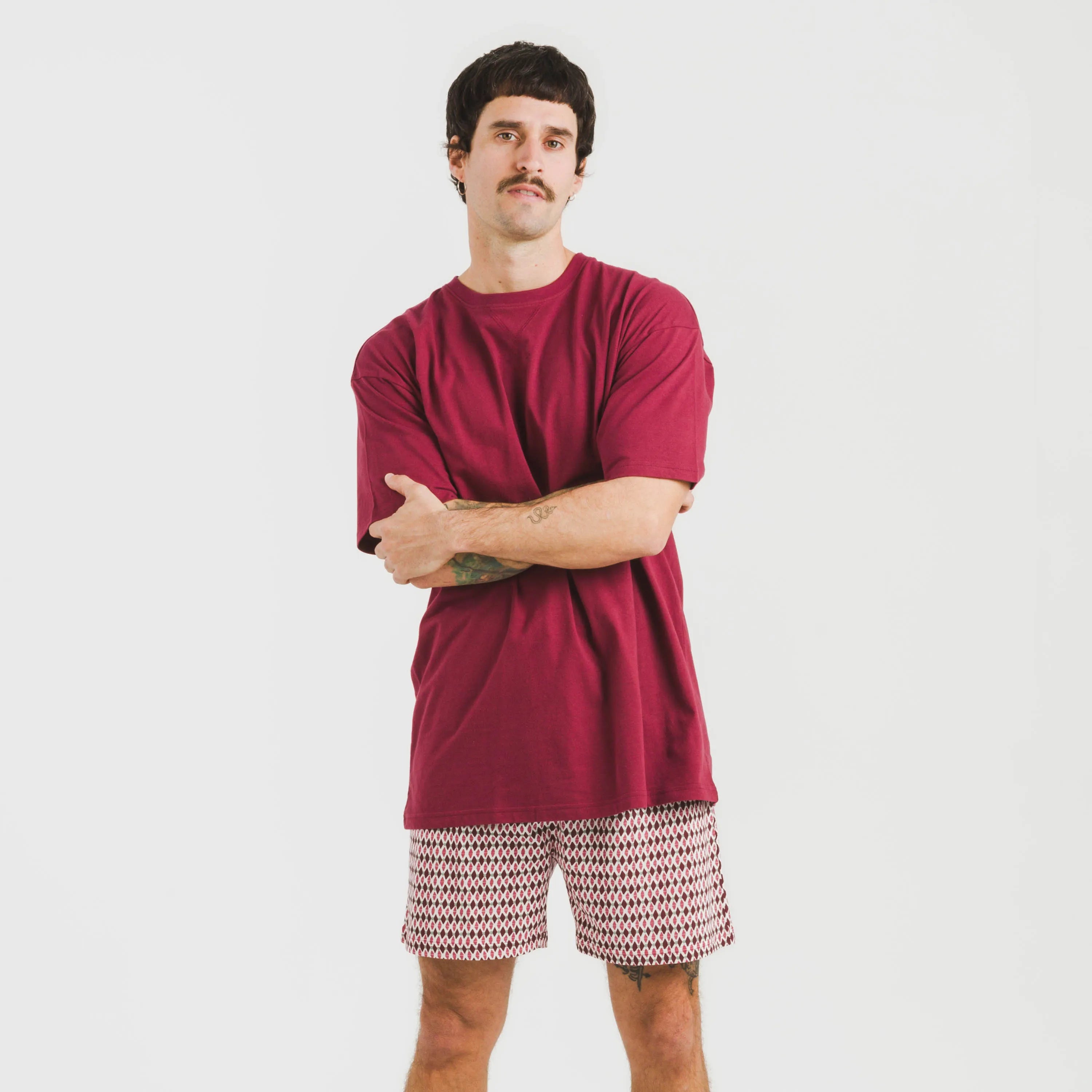 Pijama curto masculino Jannat em algodão na cor bordô.