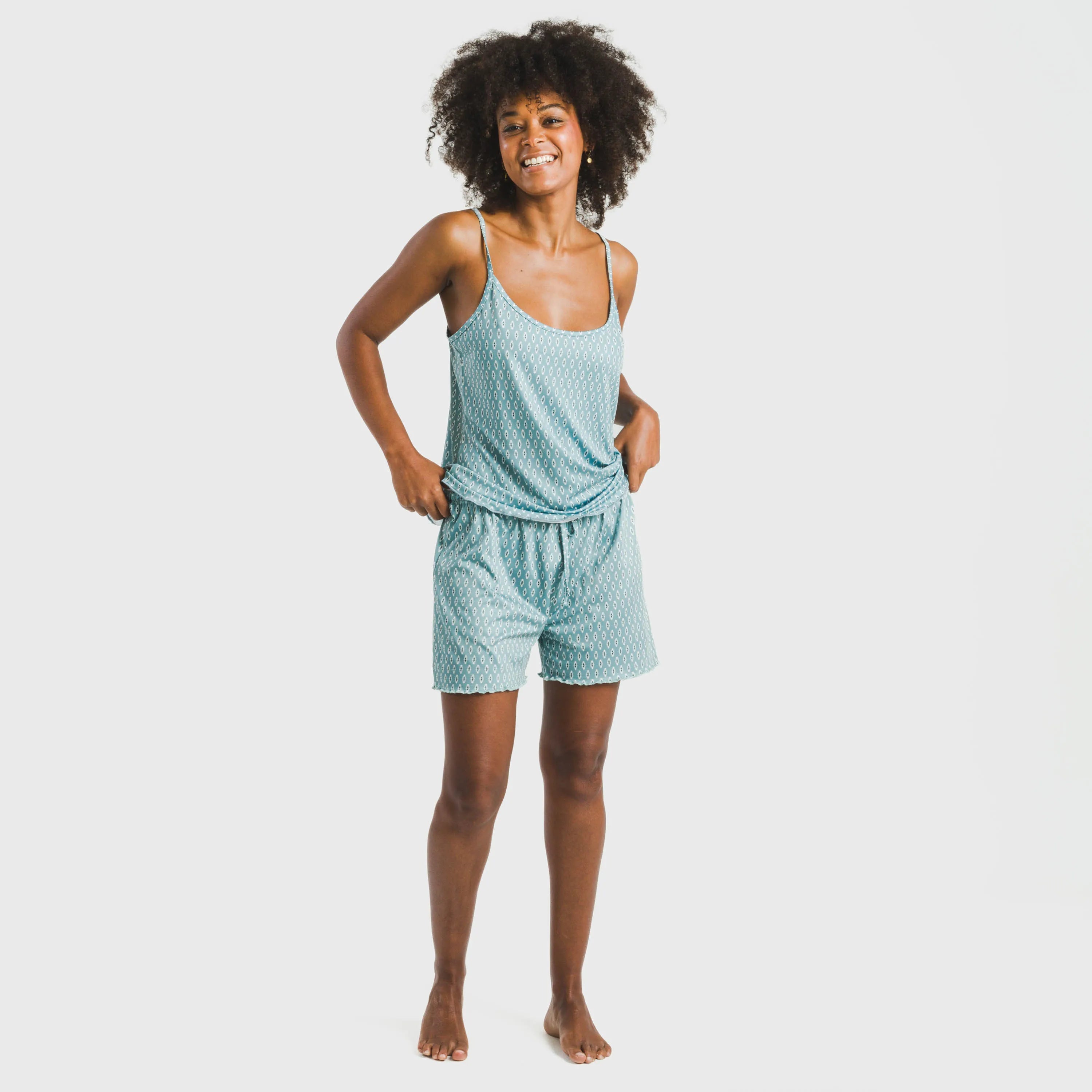 Pijama feminino Walia estilo tipi, macio e na cor azul-turquesa.