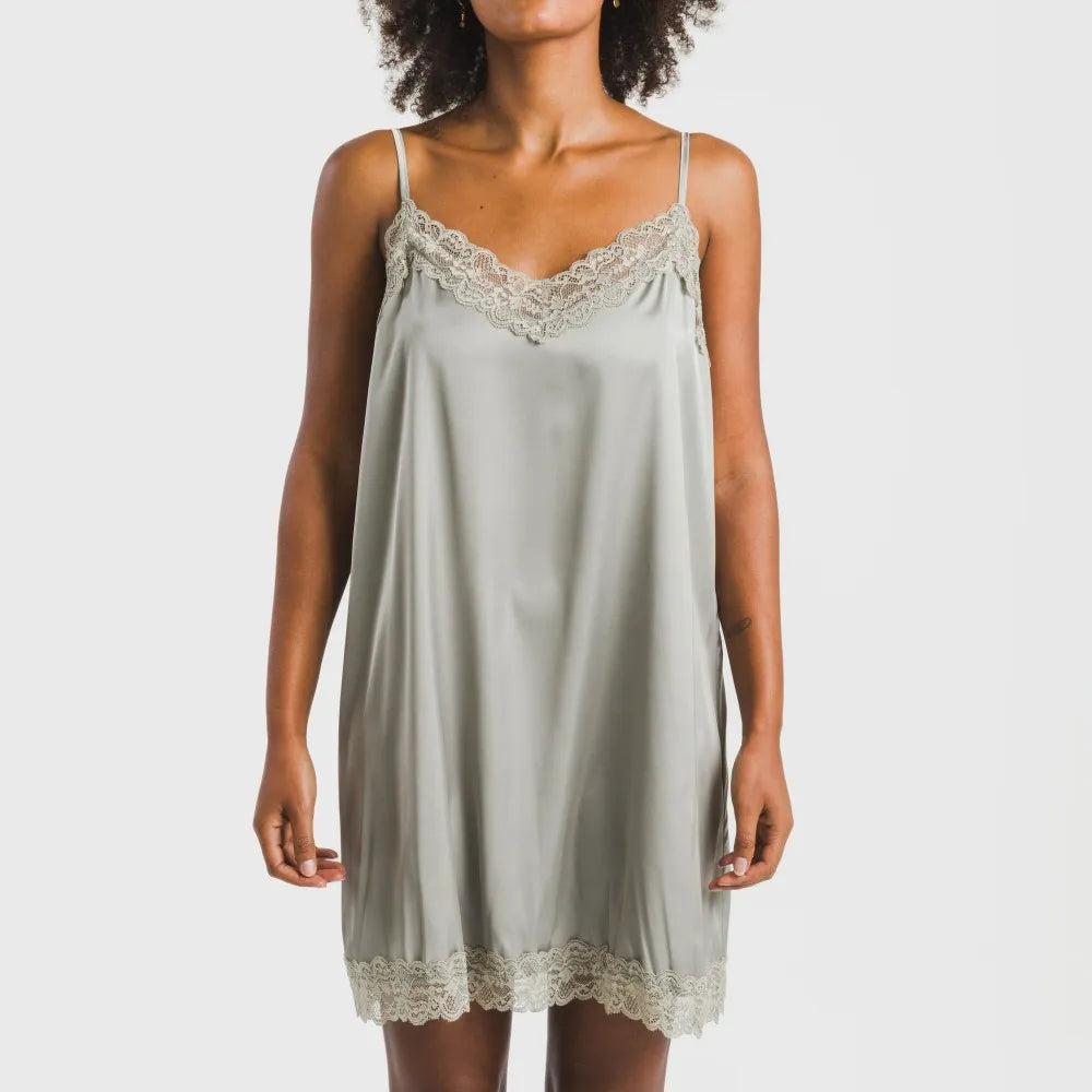 Camisola curta de cetim liso para sexta-feira