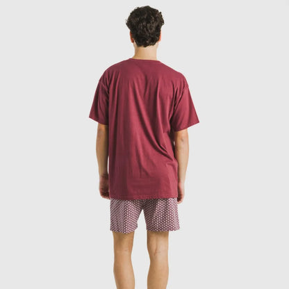 Pijama curto masculino de algodão na cor bordô, estilo ousado.
