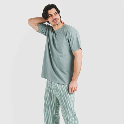Pijama longo masculino de algodão de manga curta na cor verde-azulada.