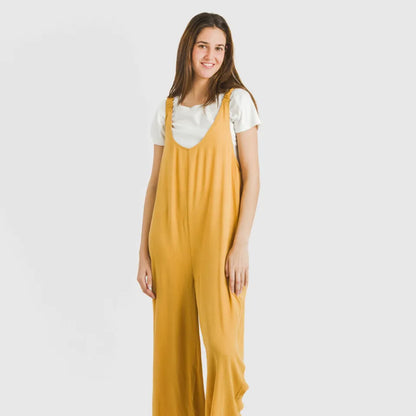 Macacão longo feminino em tecido liso de viscose e algodão.