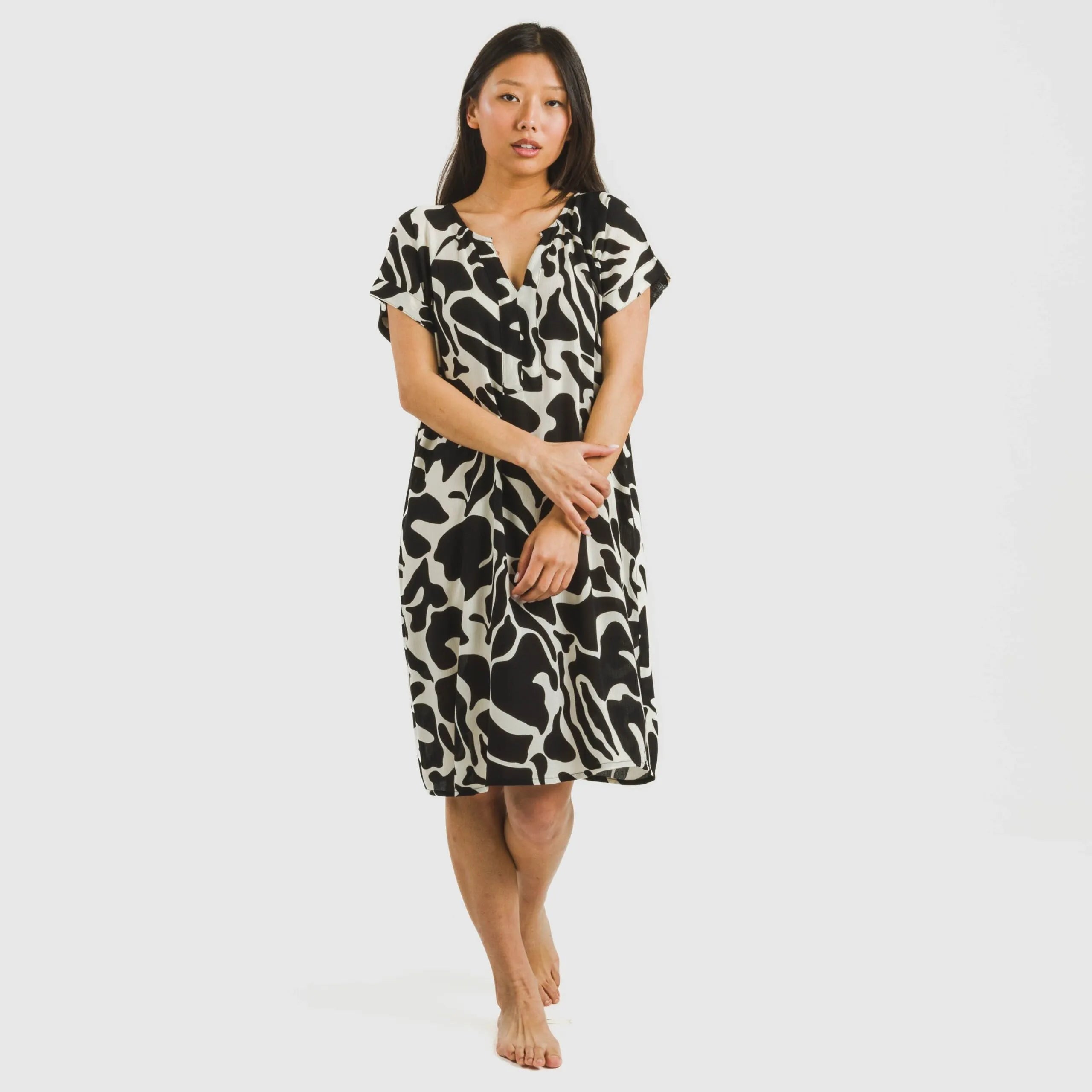 Vestido curto Teudis bege e preto de viscose com mangas fluidas