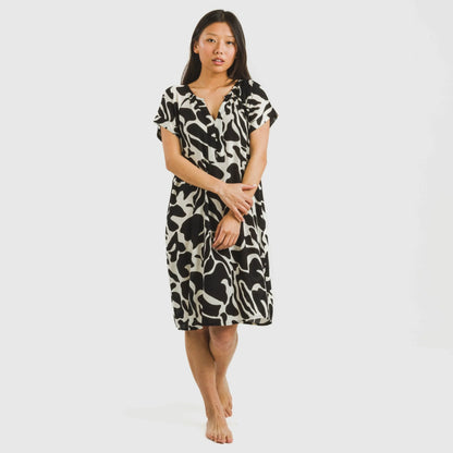 Vestido curto Teudis bege e preto de viscose com mangas fluidas