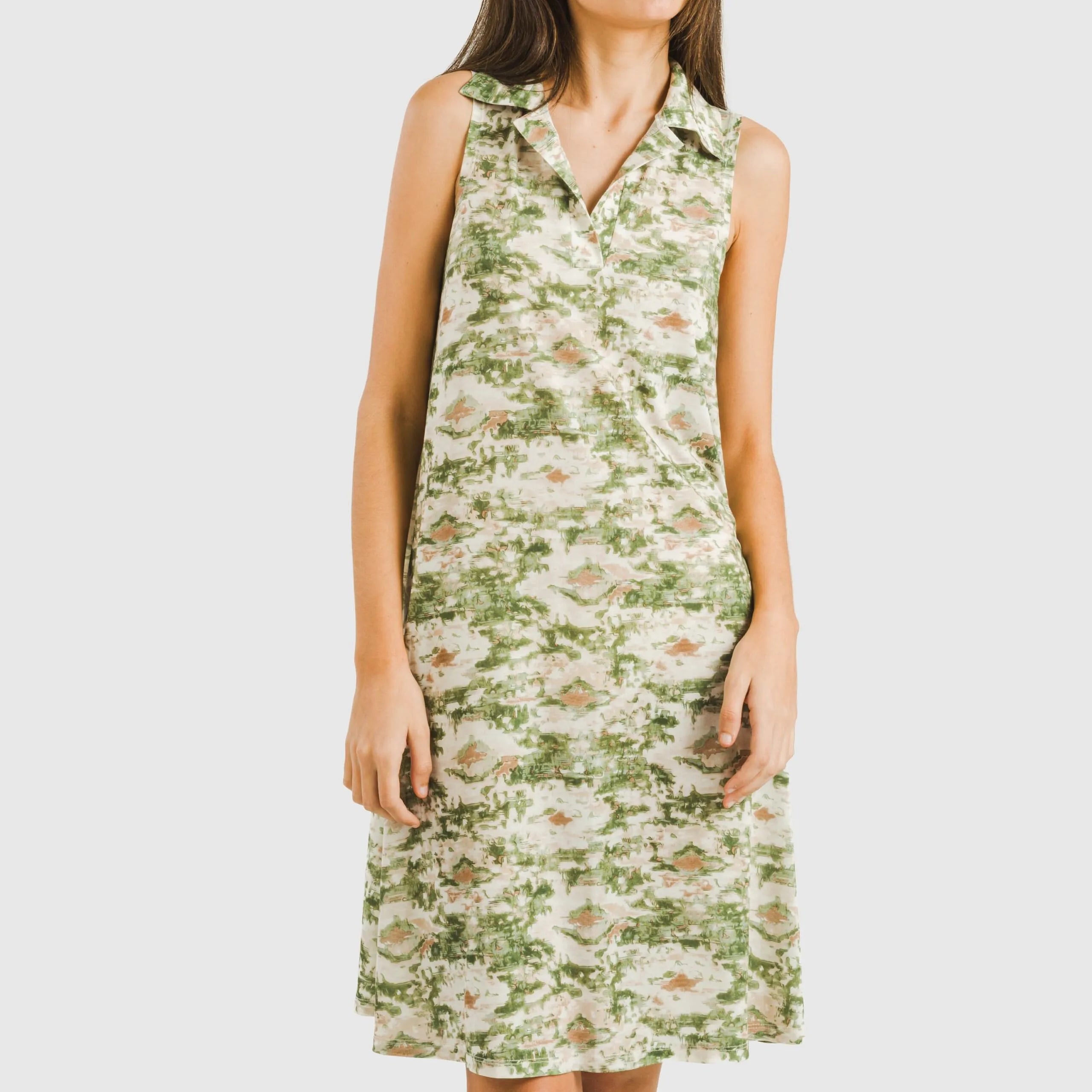 Vestido curto verde Magnus com gola macia e lapela.