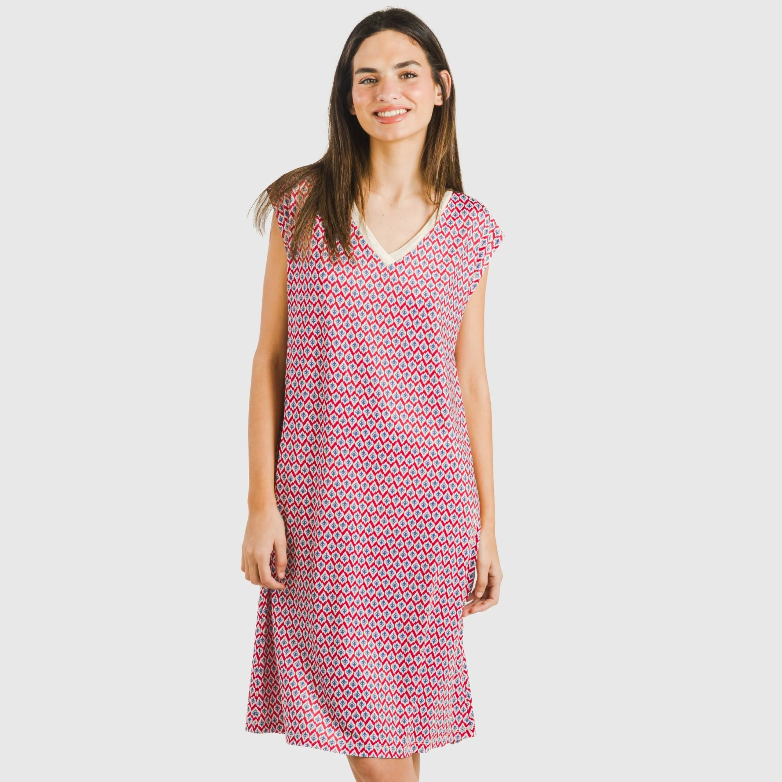 Vestido curto Arizona em tom borgonha, com mangas fluidas e macias.