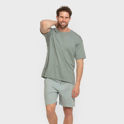 Pijama curto masculino de algodão na cor verde-azulado, estilo ousado.