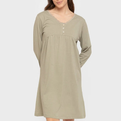 Camisola de algodão com mangas compridas e renda simples.