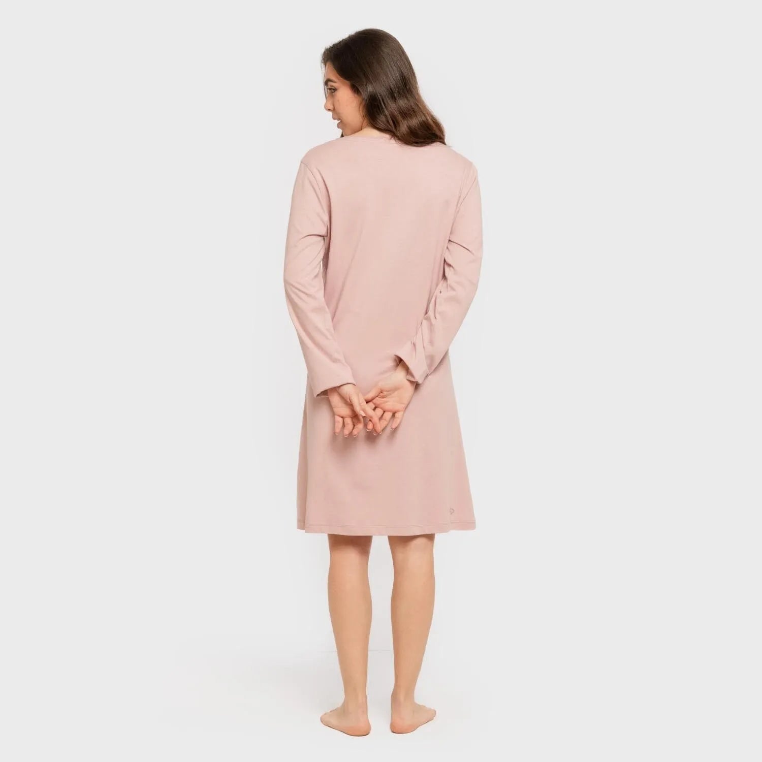 Camisola de algodão com mangas compridas e renda simples.