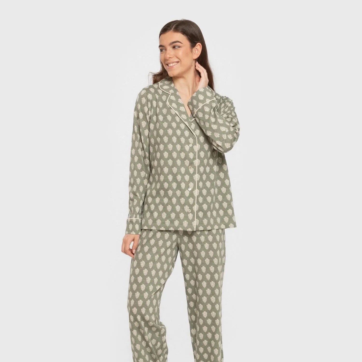 Pijama feminino Soma, modelo camisa longa, em algodão, verde claro.