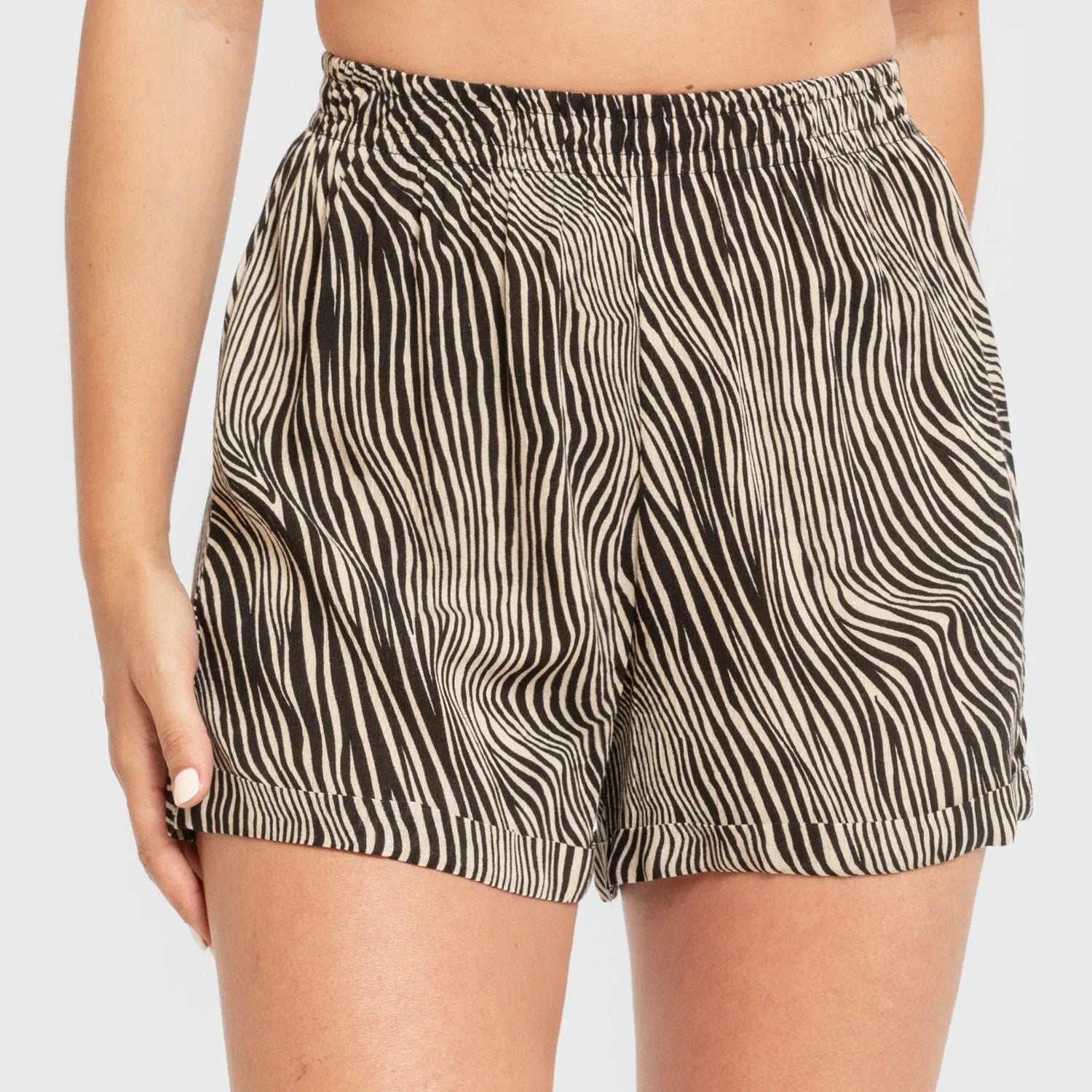 Shorts Drus em viscose bambula bege e preto