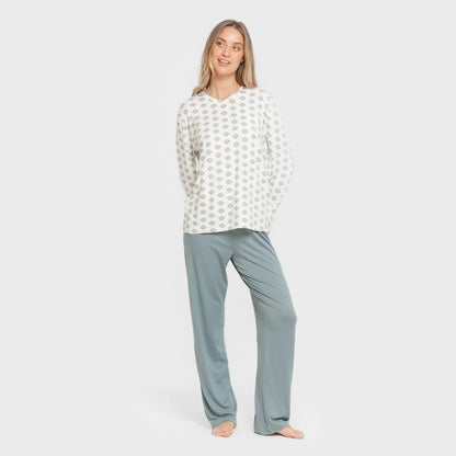 Pijama longo feminino Joy, macio e confortável, na cor azul-turquesa.