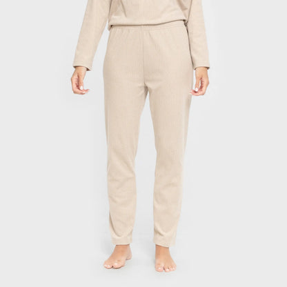 Pijama feminino liso com listras largas e textura canelada.