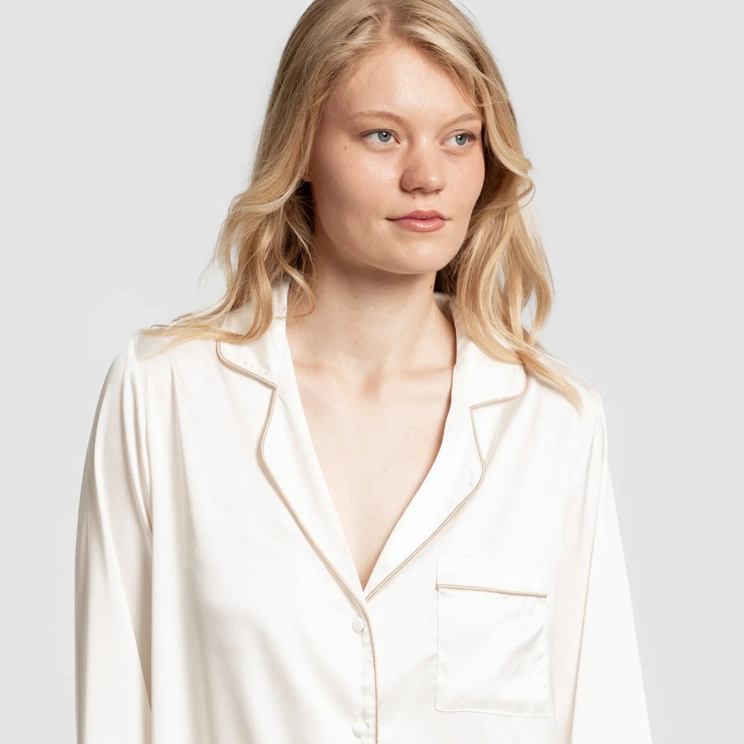 Pijama longo de cetim feminino sexta-feira