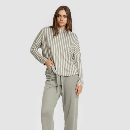 Pijama comprido feminino Secret, listrado em verde Marselha, estilo caça.