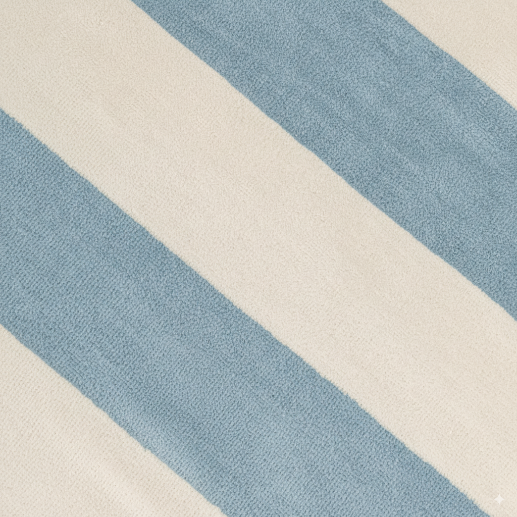 Toalha de praia em algodão 400g com listras azuis em denim.