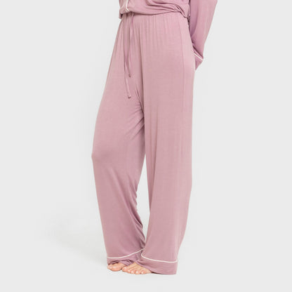 Pijama feminino de manga comprida em viscose, cor berinjela, tecido seco.