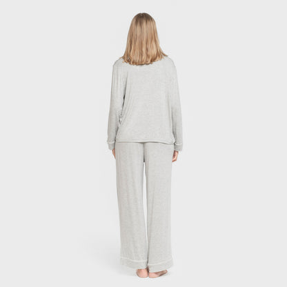 Pijama feminino de manga comprida em viscose, estilo camisa, cinza.