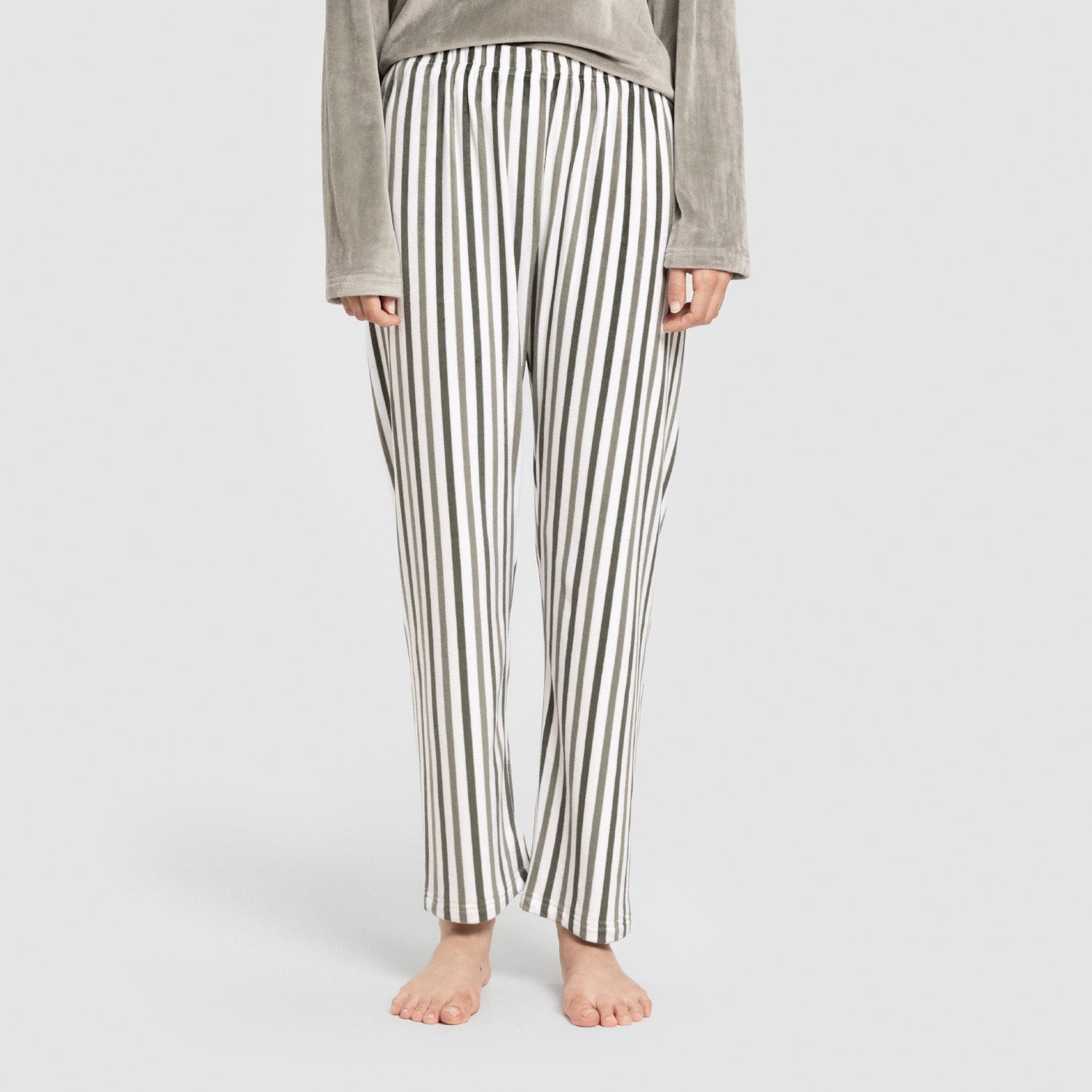 Pijama de veludo super macio, listrado verde sazonal.