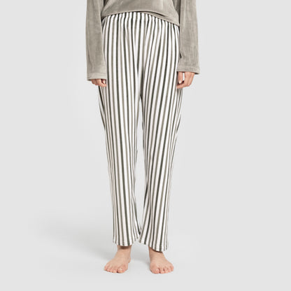 Pijama de veludo super macio, listrado verde sazonal.