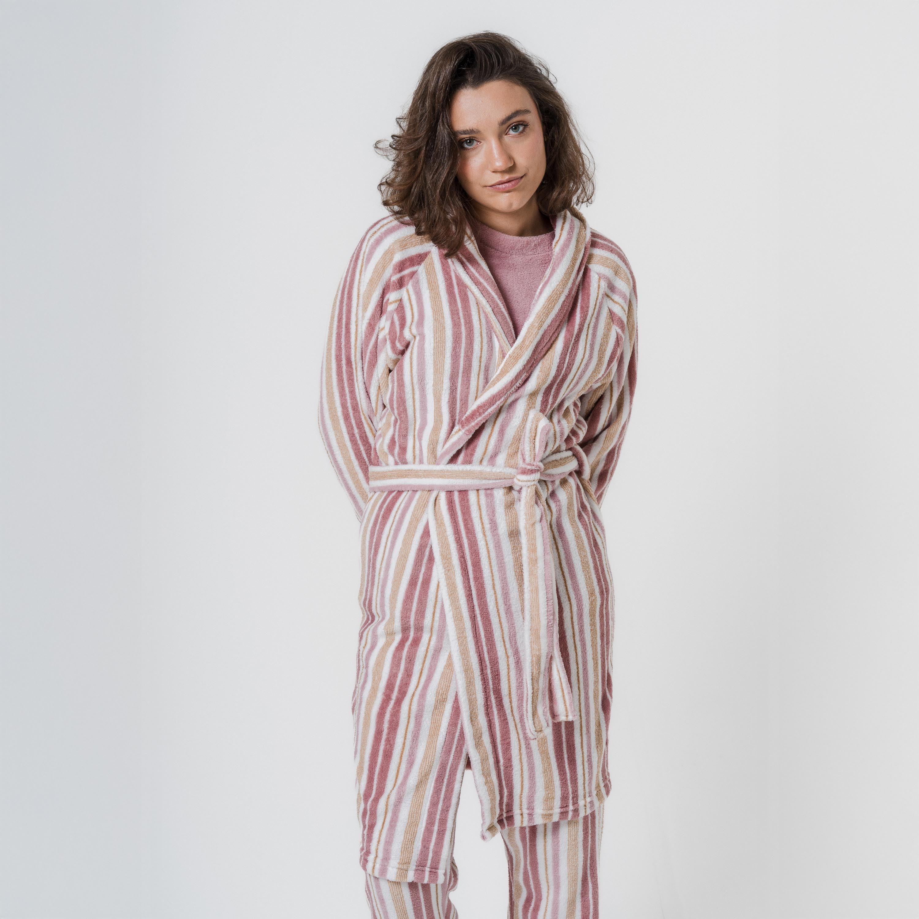 Robe listrada em coral com estampa de calêndula rosa