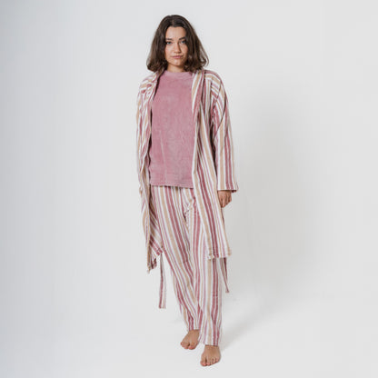 Robe listrada em coral com estampa de calêndula rosa