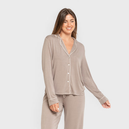 Pijama feminino de manga comprida em viscose, estilo camisa, cor vison.
