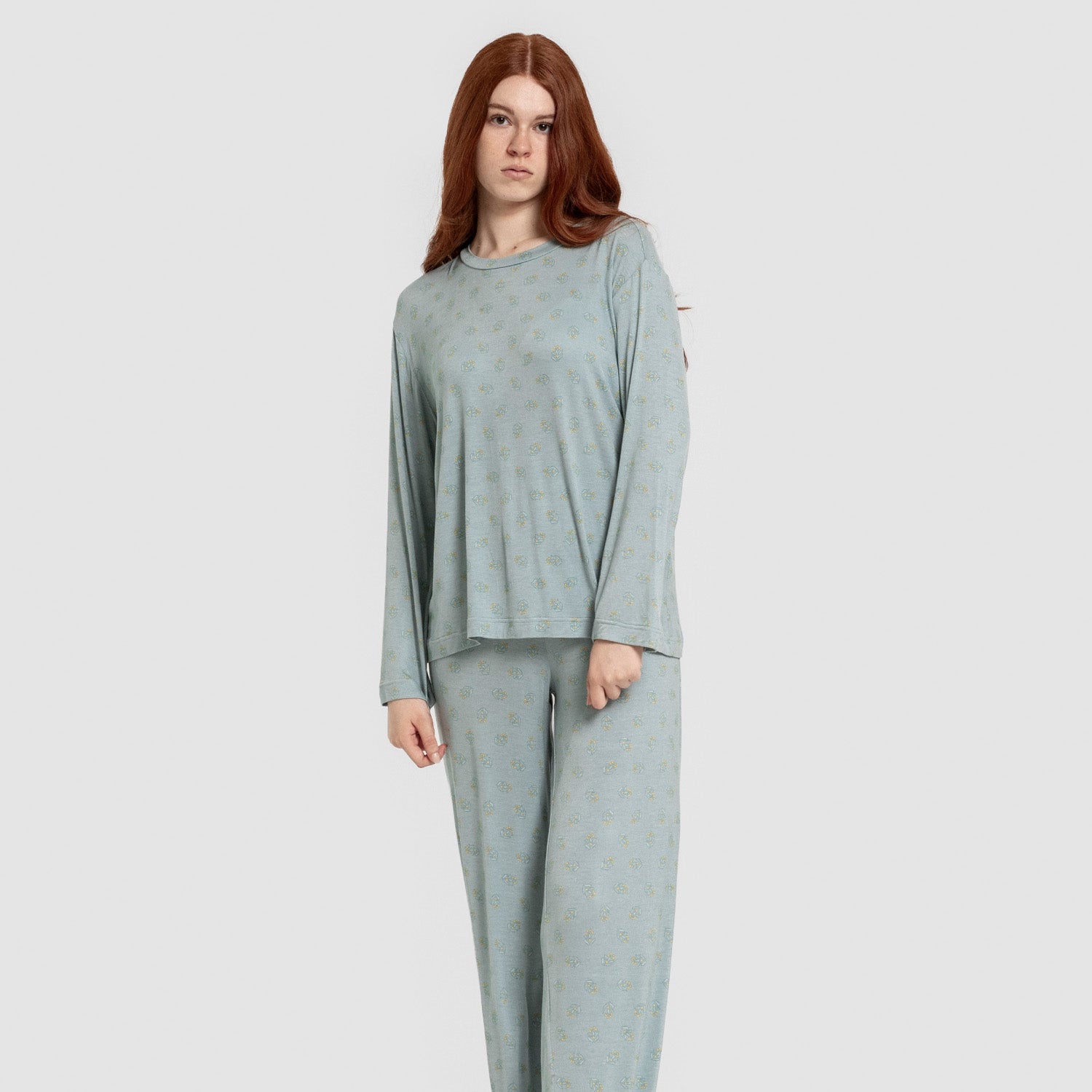 Pijama longo feminino de viscose, cor azul-turquesa, perfeito para a primavera.